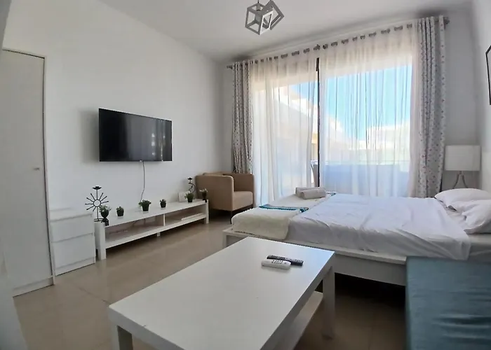 In G Cribs * Gurdaka