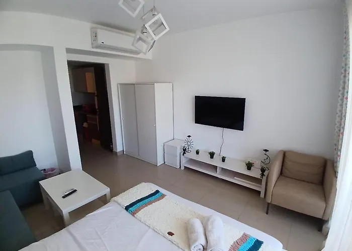 In G Cribs * Gurdaka
